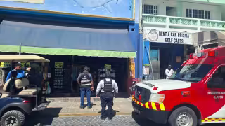 Paramédicos de la Cruz Roja acudieron al lugar para brindar atención al turista, pero ya no contaba con signos vitales