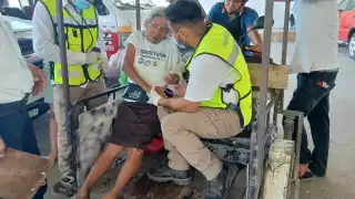 Mujer sufre golpe de calor en Escárcega: vecinos la auxilian y SAMU la estabiliza