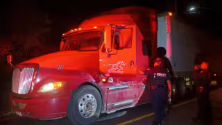 La Policía Municipal aseguró un tráiler con más de 20 toneladas de carbón vegetal.