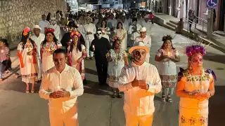 Cientos de cheneros participaron en el tradicional paseo.