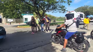 Pareja lesionada en choque de motocicleta en Concordia