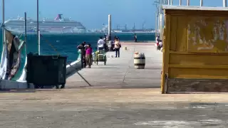 La oportuna intervención del hombre de mar, al que conocen como Guty, evitó una tragedia