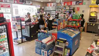 Acusa a Oxxo en Ciudad del Carmen de robarle 5 mil pesos