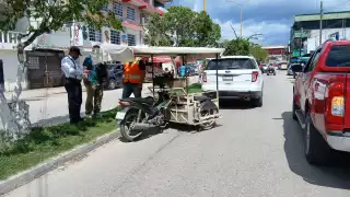 Un mototaxi se impactó contra una camioneta en la colonia Morelos de Escárcega.
