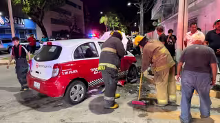 Paramédicos atendieron a ambos conductores en el lugar