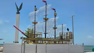 El barco está inspirado en la época colonial, cuando arribaban navíos españoles y piratas.