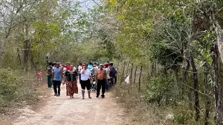 A pesar de la intervención de la Policía, paracaidistas se empeñan en invadir un solar en X-Uenkal