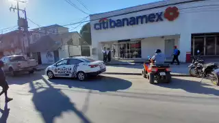Elementos de la SPSC acudieron a un banco en la colonia Centro por una alarma disparada