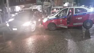 Accidente en la avenida Justo Sierra Méndez dejó solo daños materiales