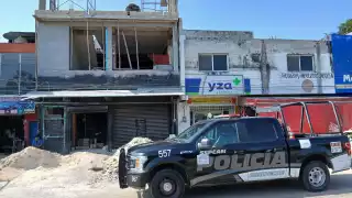 Albañil se salva de morir electrocutado.