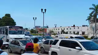 Los trabajos de repavimentación en la Avenida Gobernadores de Campeche han generado tráfico pesado en ambos sentidos.