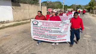 Maestros cheneros protestan contra Ley del Issste durante juegos magisteriales