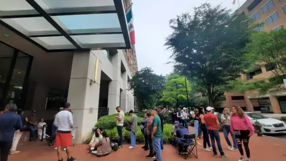 Elecciones 2024: Ella es Lady Casilla, mujer que está en contra de las filas para personas de la tercera edad