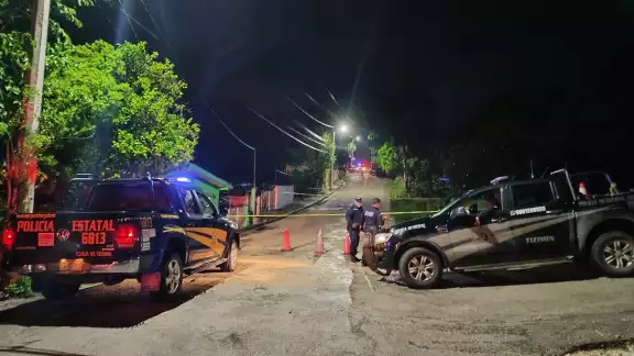 Policías acordonaron el área para el levantamiento del cuerpo Policías acordonaron el área para el levantamiento del cuerpo