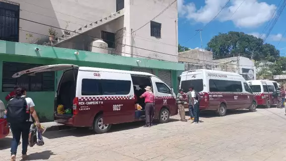 El paradero de estas combis se encuentra en el mercado principal de la capital campechana