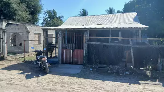 Ladrones roban de una casa desbrozadora y motosierra Ladrones roban de una casa desbrozadora y motosierra
