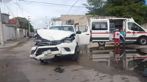 El conductor de la camioneta no respetó su alto El conductor de la camioneta no respetó su alto