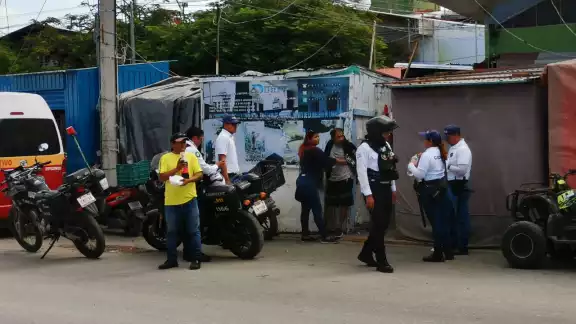 Adulto mayor alarma a ciudadanos