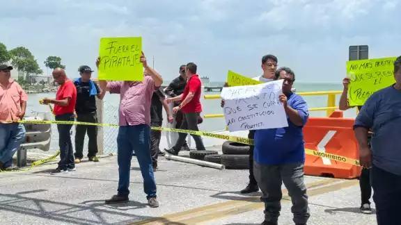 Taxistas en Ciudad del Carmen acusan a la ARTEC de solapar el pirataje del transporte Taxistas en Ciudad del Carmen acusan a la ARTEC de solapar el pirataje del transporte