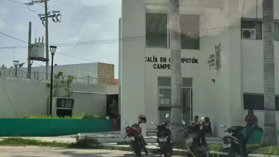 R.D.M., conocido como “El Caballo” y policía municipal en Champotón, está prófugo tras asesinar a su cuñado el domingo en Vicente Guerrero.