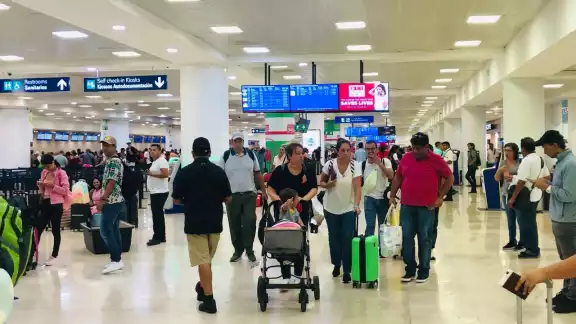 El aeropuerto de Cancún mantiene buena movilidad de pasajeros El aeropuerto de Cancún mantiene buena movilidad de pasajeros