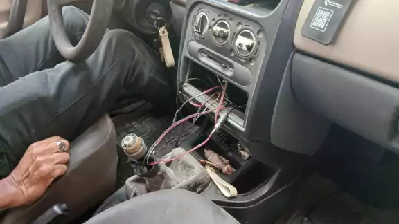 Roban estéreo de un Chevi en Campeche; testigos no denuncian, víctima tampoco Roban estéreo de un Chevi en Campeche; testigos no denuncian, víctima tampoco