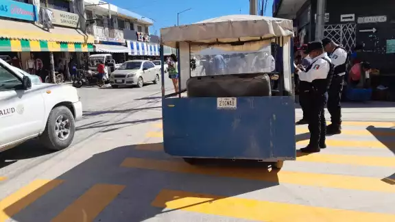 Mototaxi Asegurado por Estacionarse en Paso Peatonal en Campeche Mototaxi Asegurado por Estacionarse en Paso Peatonal en Campeche