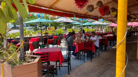 Restaurenteros de Quintana Roo en duda sobre aguinaldo y reducción de jornada.
