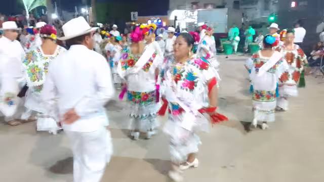 Grupos jaraneros participan en vaquería de radio XEPET