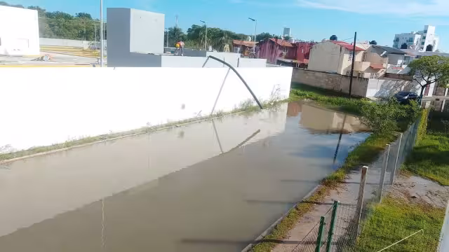 Colonos exigen sanciones por descargas de agua del Hospital Gineco-Pediatría