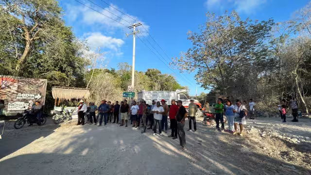 Habitantes de diferentes comunidades exigen la construcción de caminos