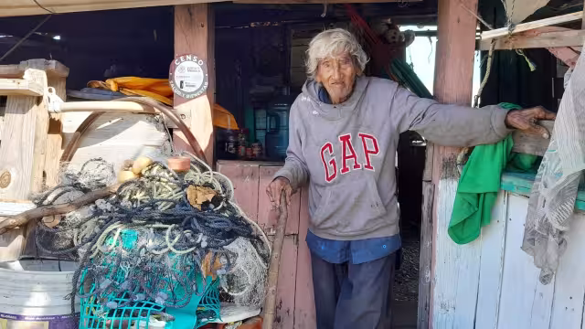 De casi 100 años conocido como Don Basilio Salvatierra