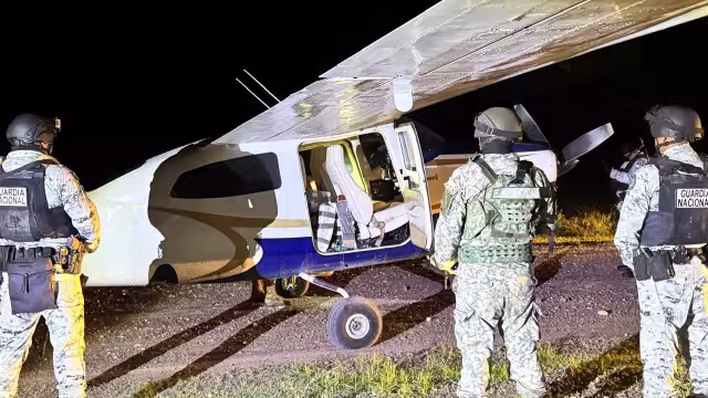 Elementos del Ejército Mexicano y de la Guardia Nacional aseguraron la aeronave.