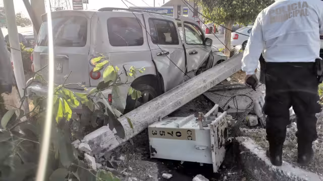 Un joven de 20 años resultó lesionado tras un accidente vial en el fraccionamiento Isla del Carmen 2000.