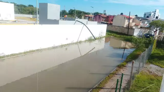 Colonos exigen sanciones por descargas de agua del Hospital Gineco-Pediatría