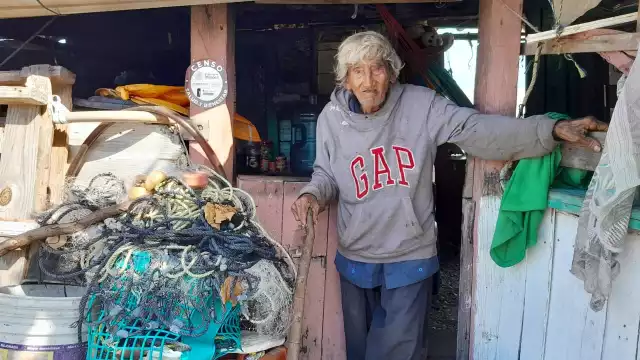 De casi 100 años conocido como Don Basilio Salvatierra