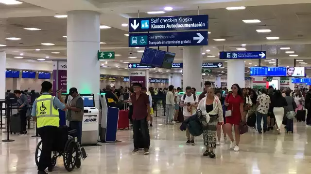 La afluencia de pasajeros se mantiene con normalidad