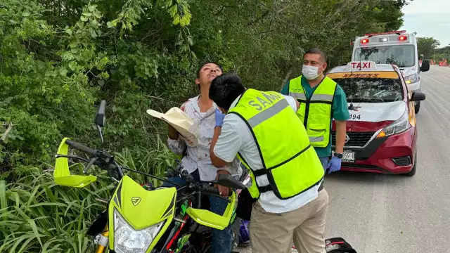 Dos lesionados en accidente de moto