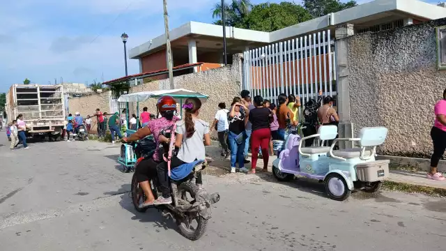 Obra inconclusa en la primaria José María Morelos genera protesta, pero regresan a clases
