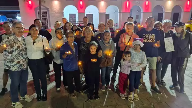 Residentes de Chicxulub Puerto se manifiestan frente al Palacio debido al envenenamiento de 15 canes
