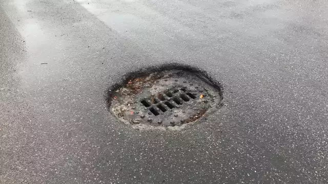 5 alcantarillas en mal estado se encuentran cerca del mercado "Lázaro Cardenas"