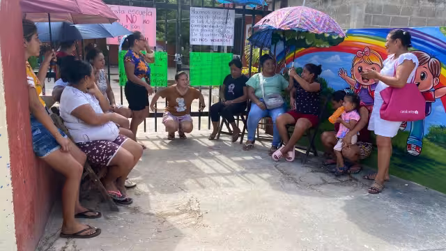 Padres de familia toman escuela de educación inicial por falta de energía eléctrica