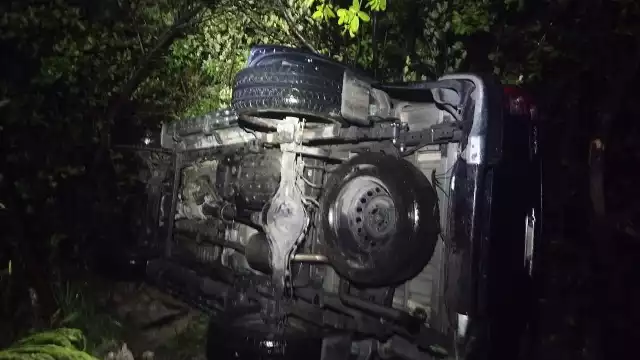 Camioneta es alcanzada por rayo: tensión y caos en carretera federal