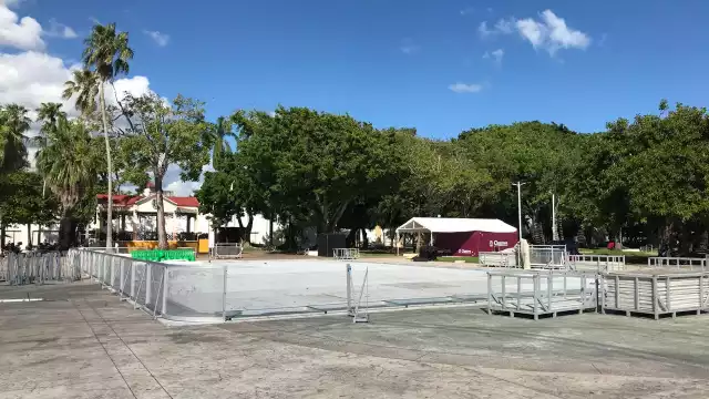 La pista de hielo se cuestiona mientras problemas en el municipio persisten.