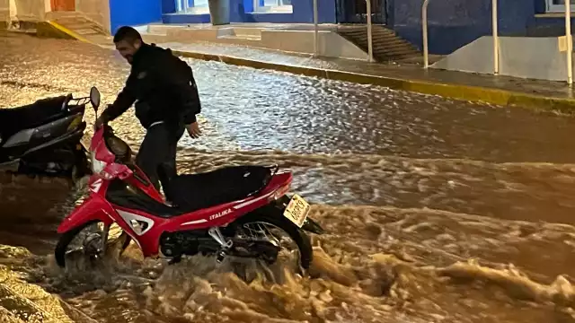 Las lluvias han provocado inundaciones en diferentes vialidades.