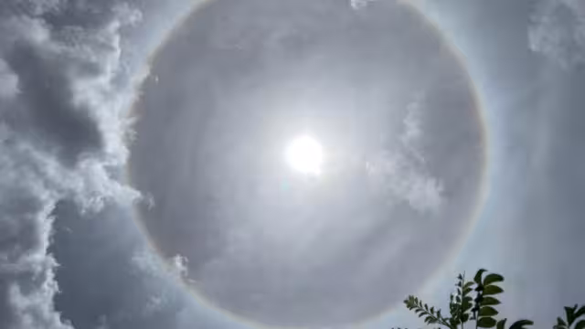 Los cheneros observaron un halo solar con colores intensos del arco iris durante casi dos horas.