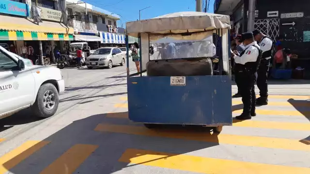 Mototaxi Asegurado por Estacionarse en Paso Peatonal en Campeche