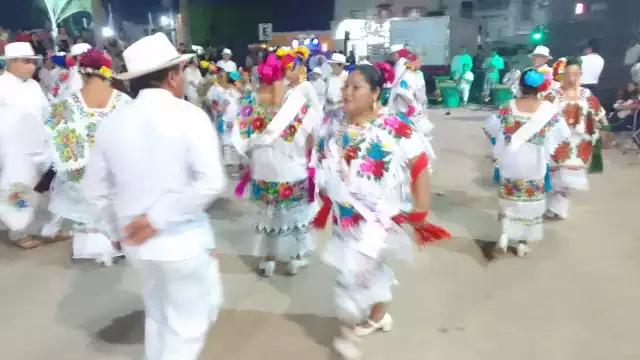 Grupos jaraneros participan en vaquería de radio XEPET