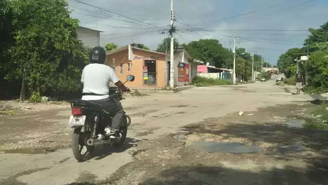 Vecinos denuncian calles intransitables y piden acción inmediata al Ayuntamiento de Champotón