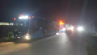 Hombres apedrean a tres unidades del Va y Ven en el Periférico de Mérida